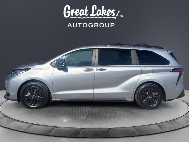 Used 2025 Toyota Sienna XSE w/ XSE Premium Package AWD/4WD image 2