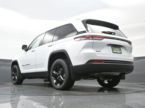 New 2025 Jeep Grand Cherokee Altitude AWD/4WD image 13