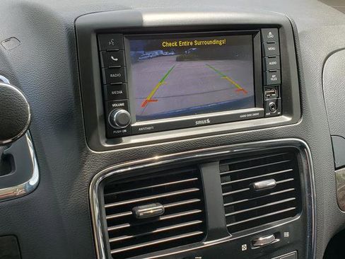 Used 2018 Dodge Grand Caravan SE w/ UConnect Hands-Free Group FWD image 22