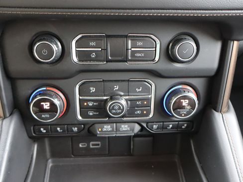 Used 2021 Chevrolet Tahoe High Country w/ Premium Package AWD/4WD image 30