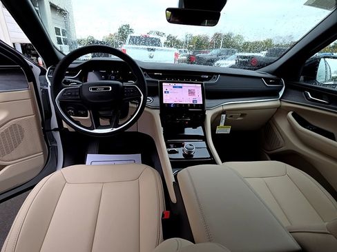 New 2025 Jeep Grand Cherokee Limited image 15