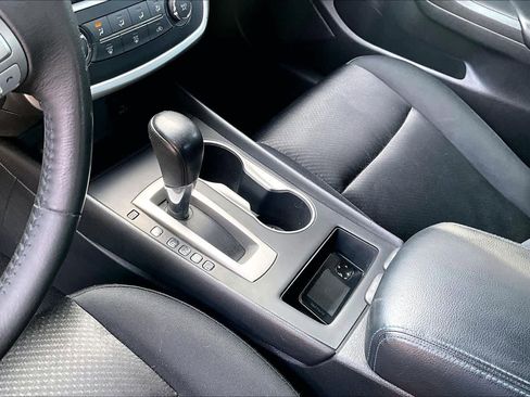 Used 2017 Nissan Altima 2.5 SR w/ Midnight Edition Package image 16