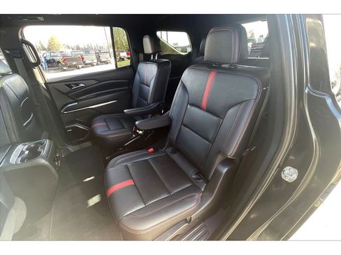 Used 2024 Chevrolet Traverse RS AWD/4WD image 28