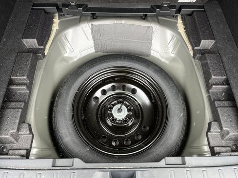 Used 2024 Subaru Outback Premium image 13