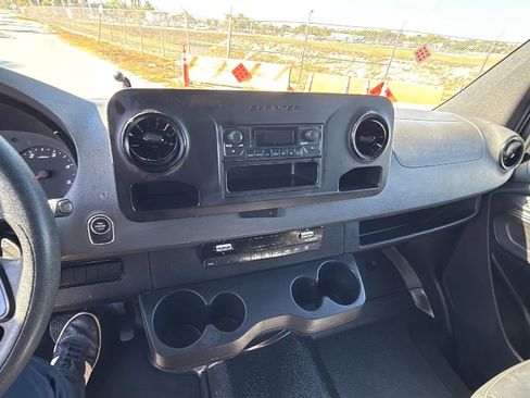 Used 2021 Mercedes-Benz Sprinter 2500 image 13