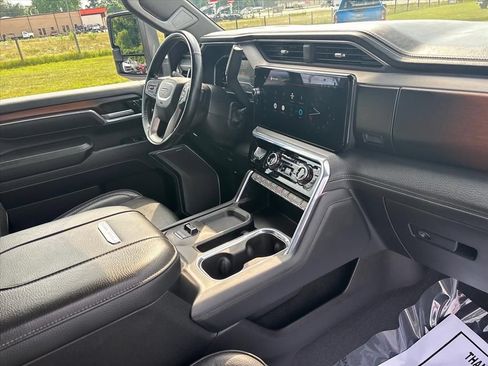 Used 2024 GMC Sierra 2500 Denali AWD/4WD image 13