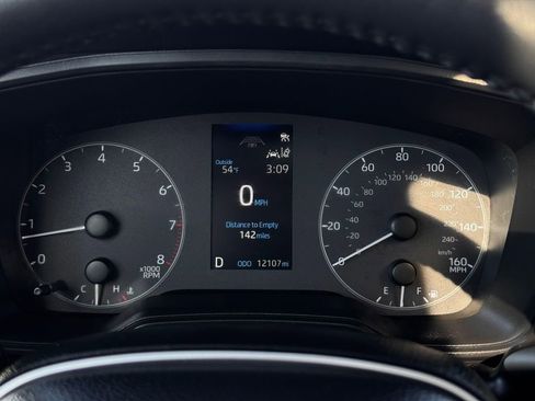 Certified 2025 Toyota Corolla Cross LE w/ Moonroof Package image 15