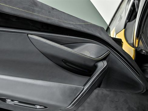 Used 2022 McLaren 720S Luxury RWD image 22