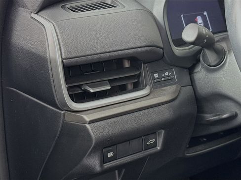 Used 2024 Toyota Grand Highlander XLE image 10