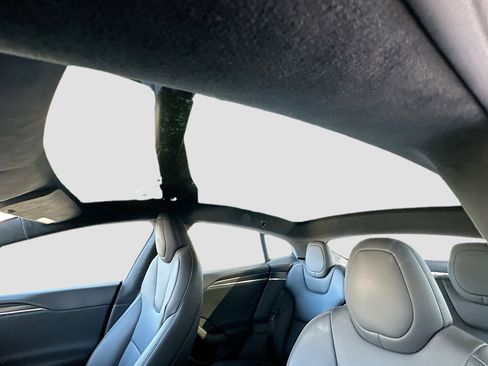 Used 2022 Tesla Model S Plaid image 22