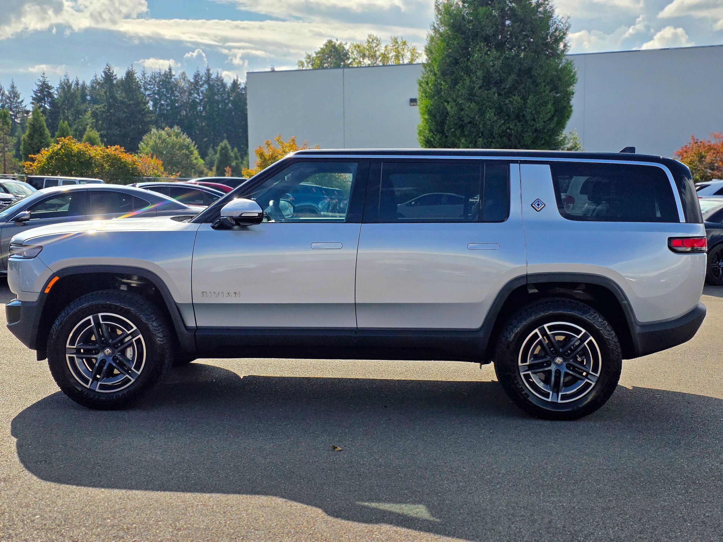 Used 2025 Rivian R1S Adventure Dual AWD/4WD image 8