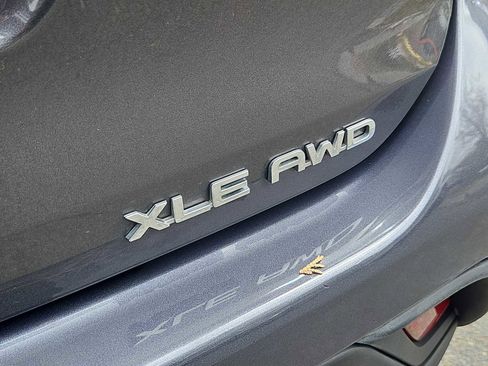 Used 2022 Toyota Highlander XLE AWD/4WD image 11