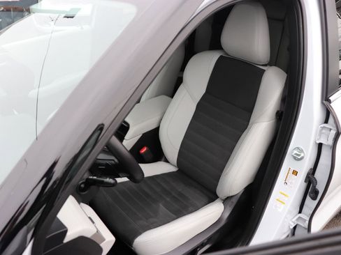 Used 2025 Mitsubishi Outlander SE AWD/4WD image 11