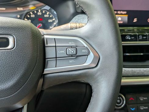 Used 2024 Jeep Compass Latitude AWD/4WD image 23