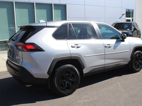 Used 2022 Toyota RAV4 LE AWD/4WD image 28