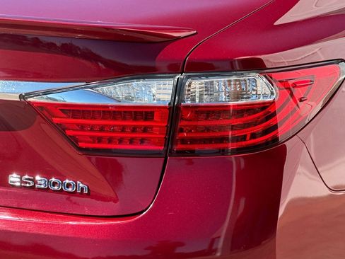 Used 2013 Lexus ES 300h w/ Luxury Pkg image 34