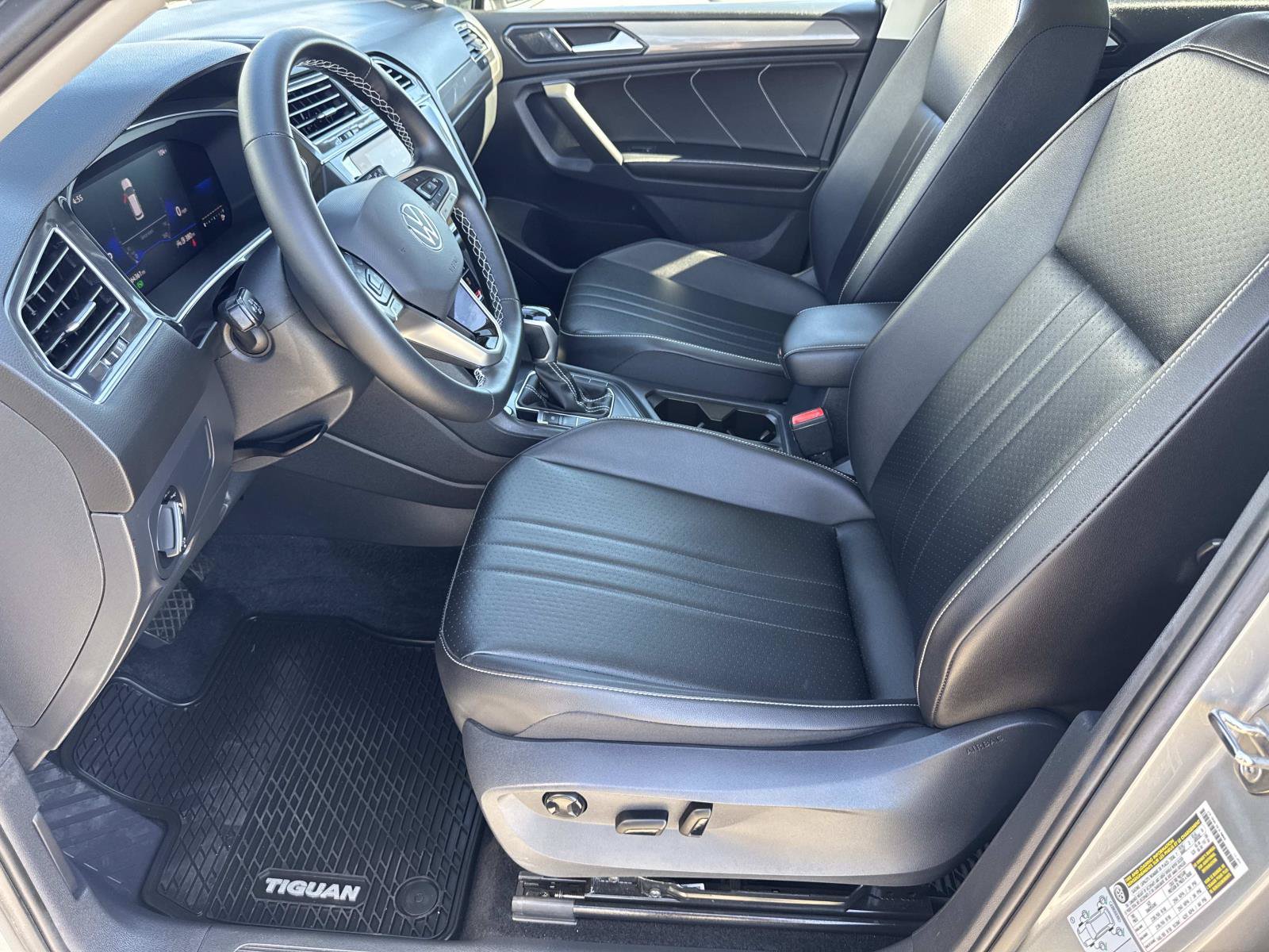 Certified 2022 Volkswagen Tiguan SE w/ Panoramic Sunroof Package FWD image 23