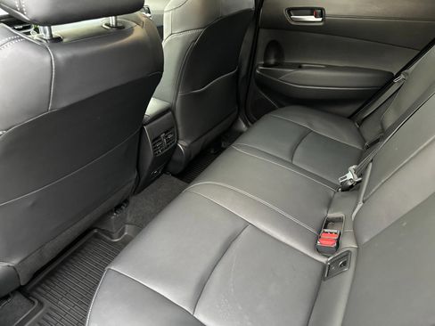 Used 2023 Toyota Corolla Cross XLE image 12