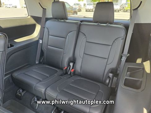 Used 2023 GMC Acadia SLT w/ Elevation Edition FWD image 12
