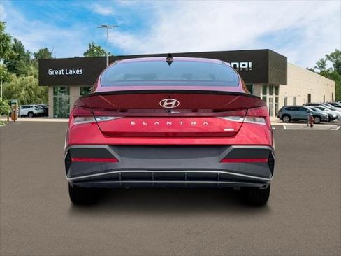 New 2025 Hyundai Elantra SEL image 7
