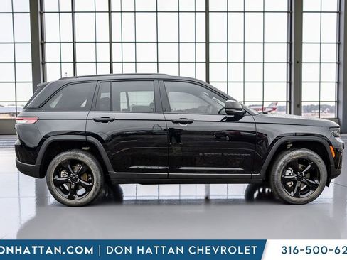 Used 2023 Jeep Grand Cherokee Limited w/ Black Appearance Package AWD/4WD image 39
