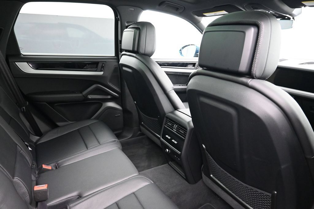 Used 2026 Porsche Cayenne AWD/4WD image 7