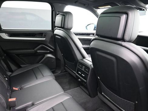 Used 2026 Porsche Cayenne AWD/4WD image 7