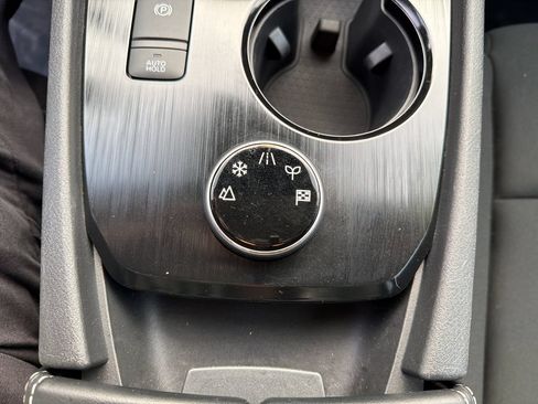 Used 2024 Nissan Rogue S AWD/4WD image 27