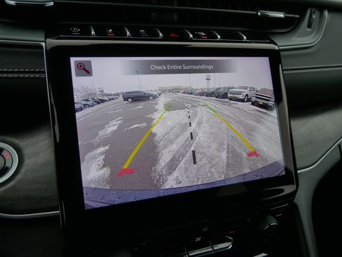 Used 2025 Jeep Grand Cherokee Limited w/ Trailer Tow Package image 32