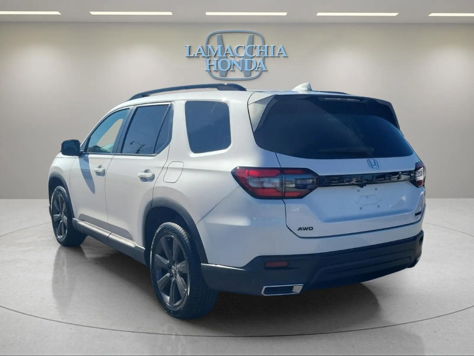 Used 2023 Honda Pilot Sport image 3
