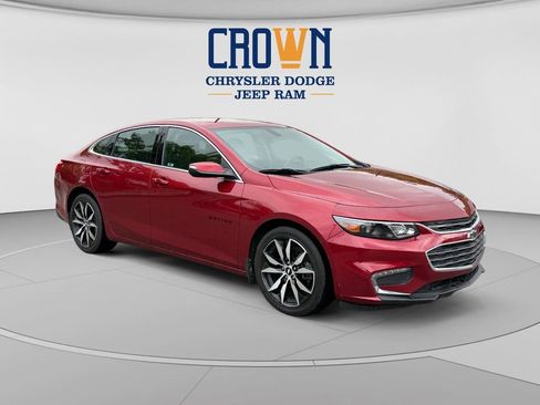 Used 2018 Chevrolet Malibu LT FWD image 1