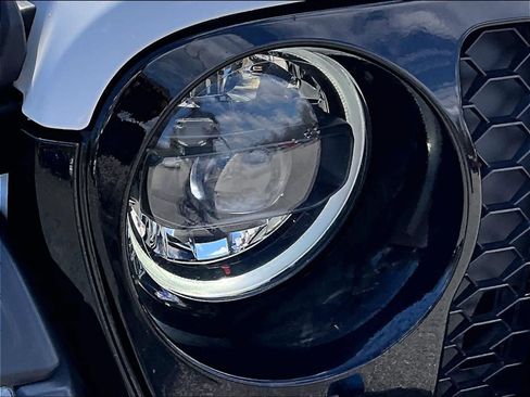 Used 2023 Jeep Wrangler Unlimited image 33