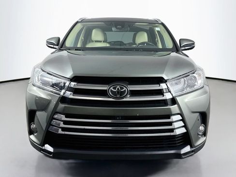 Used 2017 Toyota Highlander Limited Platinum FWD image 2