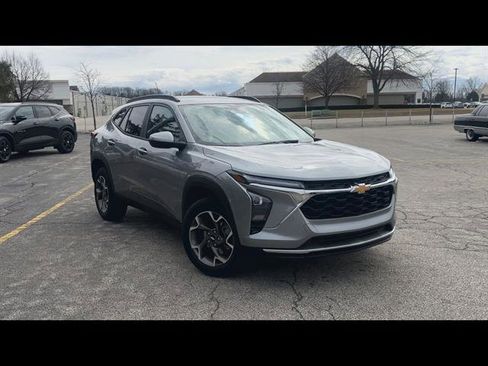 Certified 2025 Chevrolet Trax LT w/ Driver Confidence Package FWD image 23