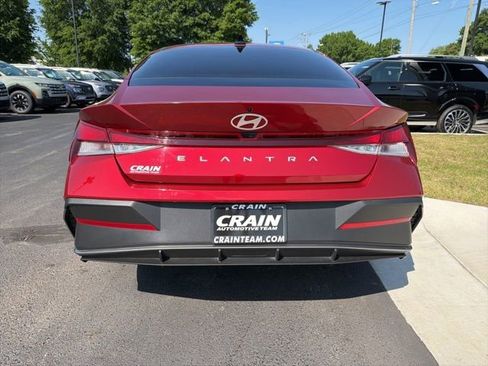 Certified 2025 Hyundai Elantra SE FWD image 6
