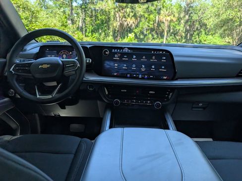 Used 2025 Chevrolet Tahoe LS RWD image 14