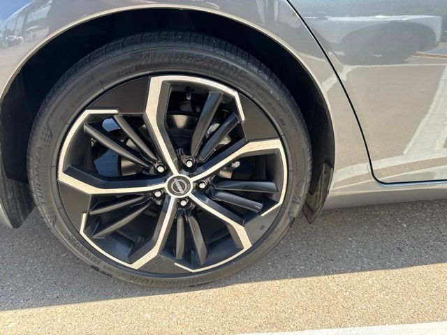 Used 2024 Nissan Altima 2.5 SR w/ SR Premium Package FWD image 14