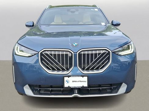 Used 2025 BMW X3 xDrive30i w/ Premium Package AWD/4WD image 2