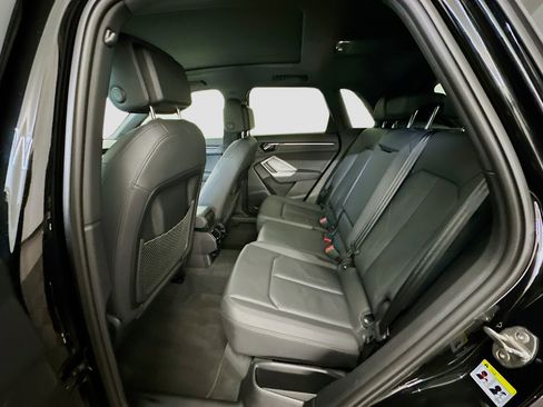 Used 2025 Audi Q3 2.0T Premium image 29