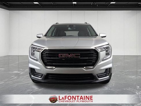 Certified 2022 GMC Terrain SLE w/ Driver Convenience Package image 3