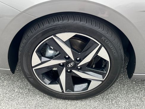 Certified 2023 Hyundai Elantra Limited FWD image 12
