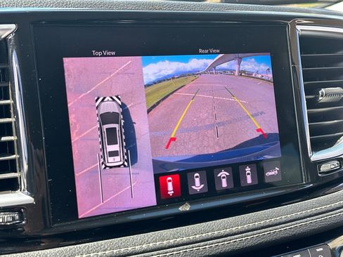 Used 2022 Chrysler Pacifica Limited image 17