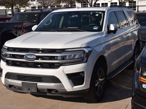 Used 2022 Ford Expedition Max XLT image 2