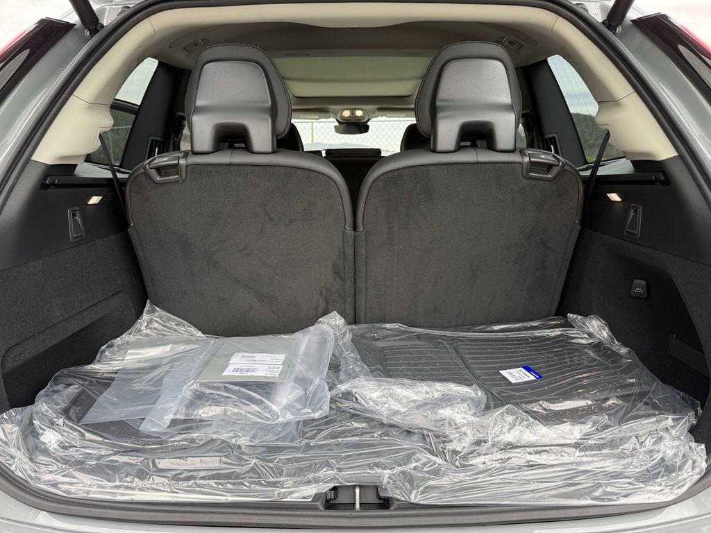 New 2026 Volvo XC90 B6 Ultra w/ Protection Package AWD/4WD image 13