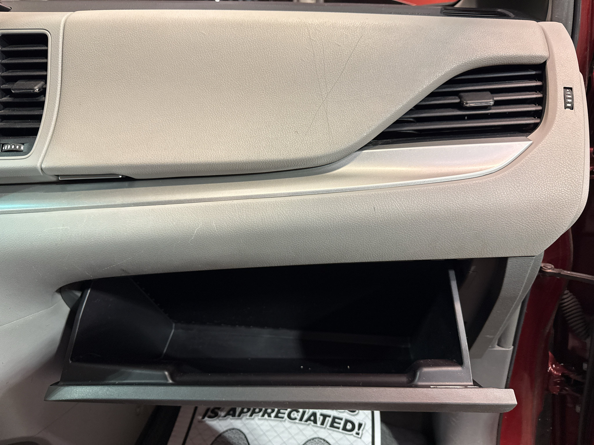 Used 2015 Toyota Sienna LE FWD image 25