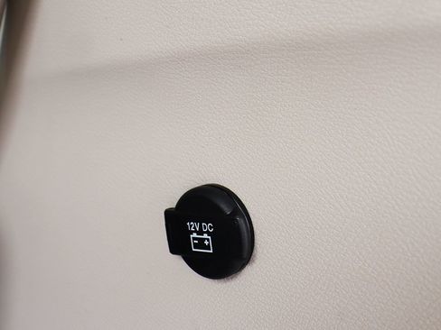 Used 2023 Chrysler Voyager LX image 27