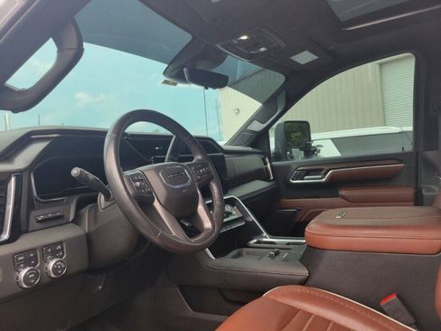 Used 2024 GMC Sierra 3500 Denali Ultimate AWD/4WD image 3