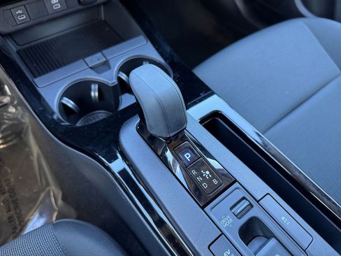 Used 2025 Toyota Prius LE image 36