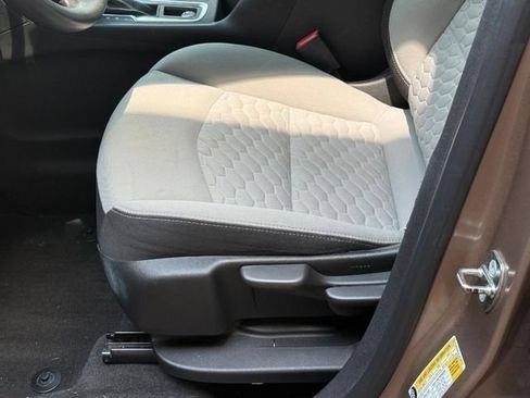 Used 2018 Chevrolet Equinox LS FWD image 16