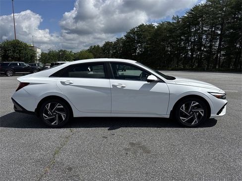 New 2025 Hyundai Elantra Limited image 8